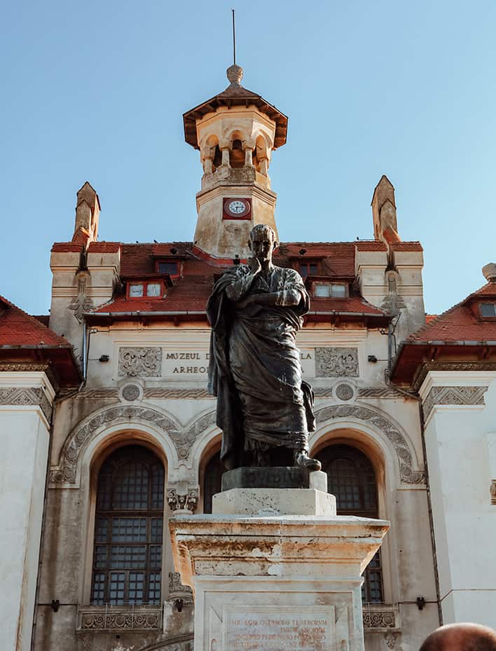 Photograph of the statue of the Poet Ovid in Constanta: © Leontin l, CC BY-SA 4.0 via Wikimedia Commons